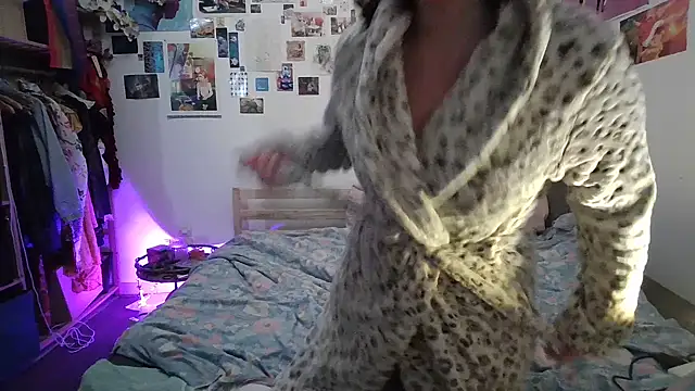 Snapshot of AdorahB3ll3 chatting on February 16, 8:11 pm AdorahB3ll3 online show from February 16, 8:11 pm