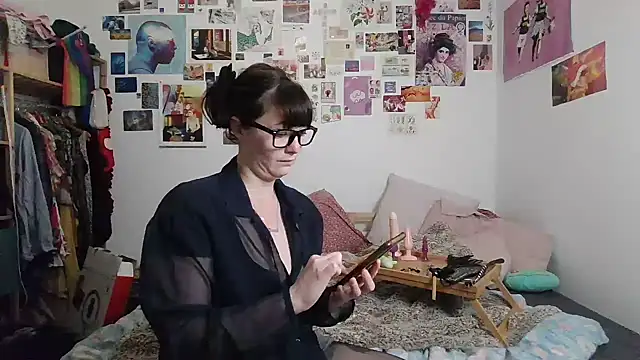 Snapshot of AdorahB3ll3 chatting on March 17, 8:09 pm AdorahB3ll3 online show from March 17, 8:09 pm