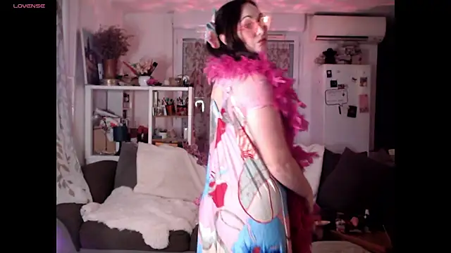 Snapshot of AdorahB3ll3 chatting on November 30, 8:13 pm AdorahB3ll3 online show from November 30, 8:13 pm