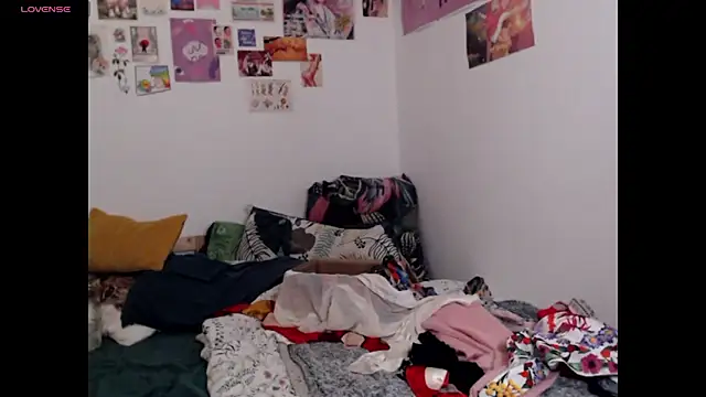 Snapshot of AdorahB3ll3 chatting on December 2, 8:15 pm AdorahB3ll3 online show from December 2, 8:15 pm