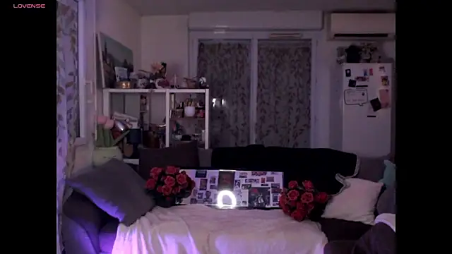 Snapshot of AdorahB3ll3 chatting on January 18, 8:01 pm AdorahB3ll3 online show from January 18, 8:01 pm