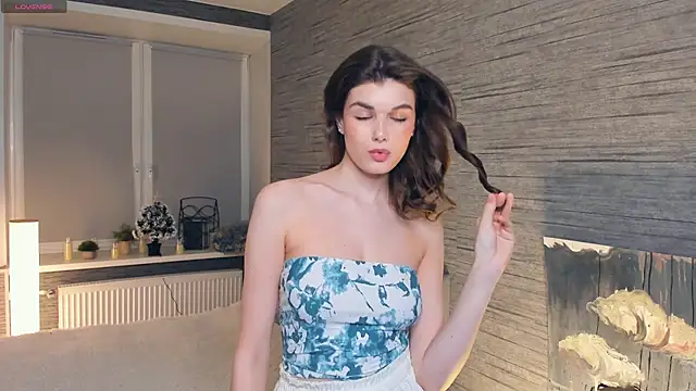 Snapshot of FloraDobb chatting on February 8, 10:08 pm FloraDobb online show from February 8, 10:08 pm