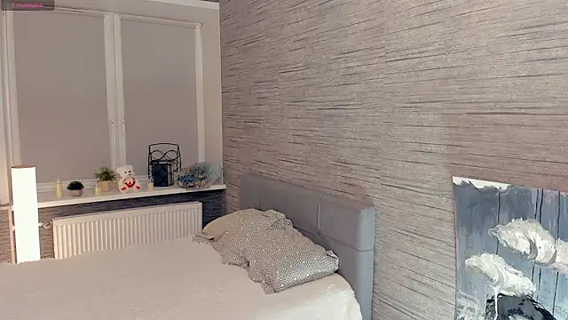 Snapshot of FloraDobb chatting on February 22, 12:27 am FloraDobb online show from February 22, 12:27 am