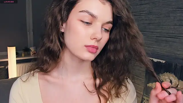 Snapshot of FloraDobb chatting on March 8, 11:07 pm FloraDobb online show from March 8, 11:07 pm