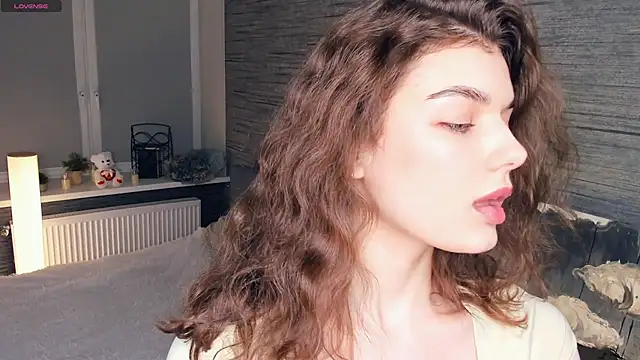 Snapshot of FloraDobb chatting on March 9, 3:11 am FloraDobb online show from March 9, 3:11 am