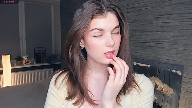 Snapshot of FloraDobb chatting on March 9, 7:37 pm FloraDobb online show from March 9, 7:37 pm