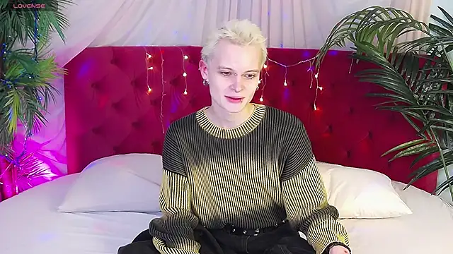 Snapshot of DemianEnglen chatting on February 1, 8:37 pm DemianEnglen online show from February 1, 8:37 pm