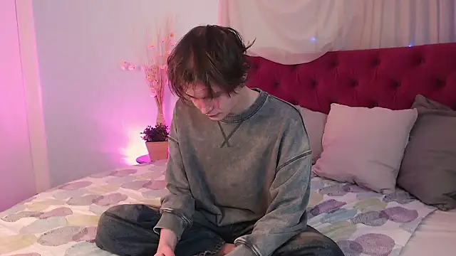 Snapshot of DemianEnglen chatting on April 3, 11:30 am DemianEnglen online show from April 3, 11:30 am