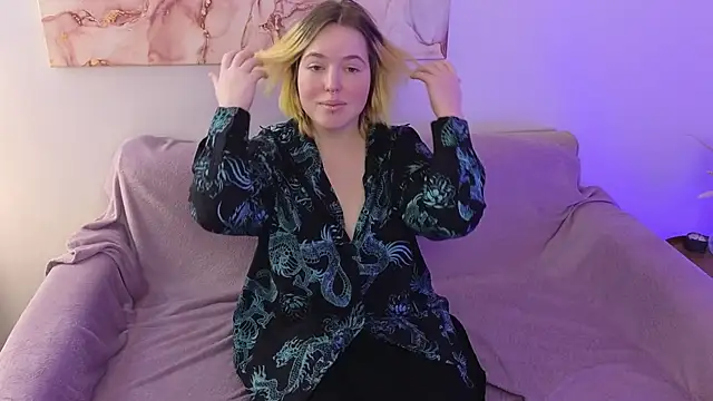 Snapshot of Manic_pixie_ chatting on February 4, 11:05 am Manic pixie online show from February 4, 11:05 am