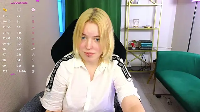 Snapshot of Manic_pixie_ chatting on March 19, 3:40 pm Manic pixie online show from March 19, 3:40 pm