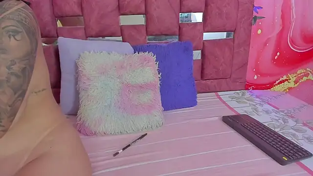 scarlett  evans  online show from July 9, 6:23 pm