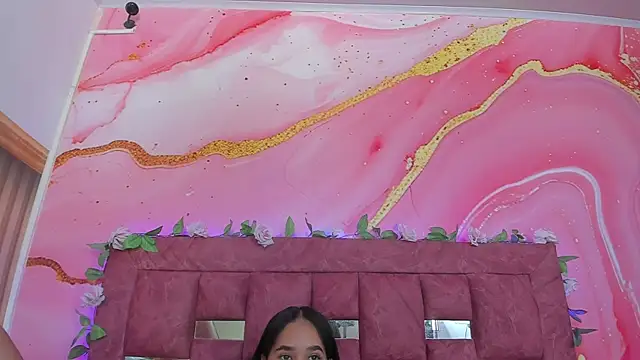 scarlett  evans  online show from July 14, 6:24 pm