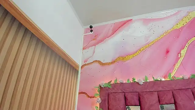 scarlett  evans  online show from July 31, 6:40 pm
