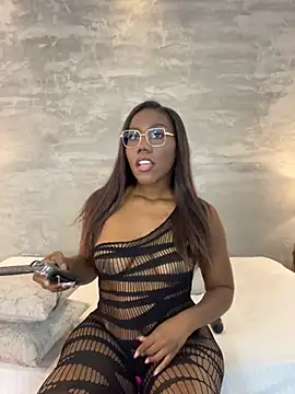Alaia Colins online show from June 24, 2:10 am