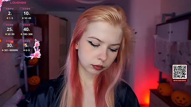 LynetHakes online show from October 14, 4:24 am