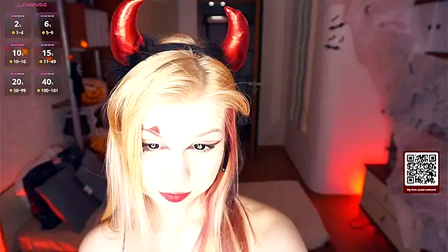 LynetHakes online show from October 31, 5:41 am