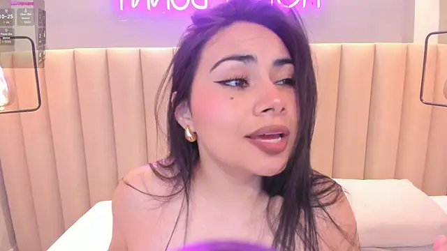 Naomymonroe  online show from September 18, 9:50 pm