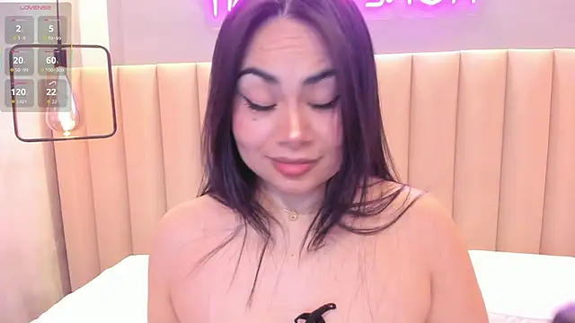 Naomymonroe  online show from October 28, 9:50 pm