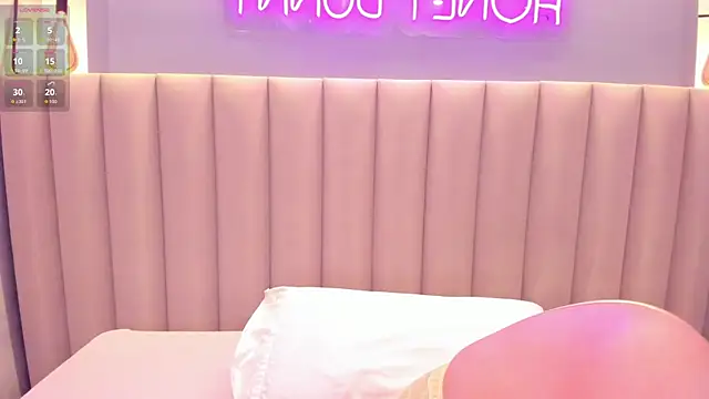 Naomymonroe  online show from January 9, 10:00 pm