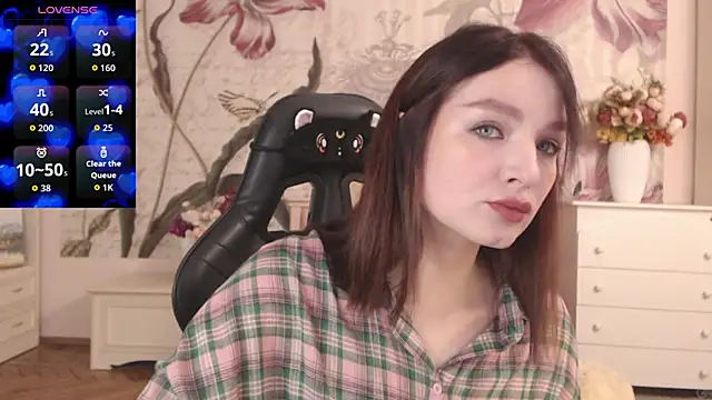 Snapshot of BritneyBarker chatting on November 18, 2:17 am BritneyBarker online show from November 18, 2:17 am