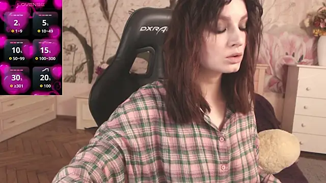 Snapshot of BritneyBarker chatting on November 29, 2:36 am BritneyBarker online show from November 29, 2:36 am