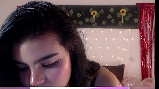 saray  jones online show from February 14, 8:15 pm