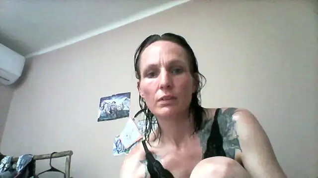 Snapshot of xylegs chatting on January 9, 11:17 pm xylegs online show from January 9, 11:17 pm