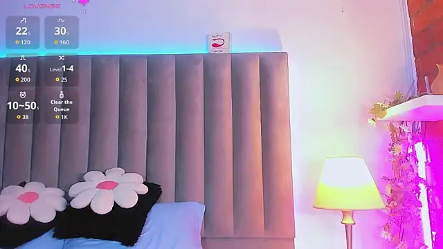 Snapshot of CamiiGarcia chatting on October 24, 9:33 pm CamiiGarcia online show from October 24, 9:33 pm