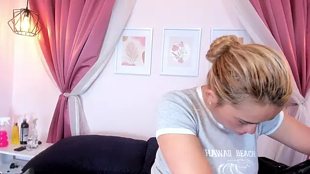 Snapshot of Lannajansen chatting on May 13, 1:41 pm Lannajansen online show from May 13, 1:41 pm