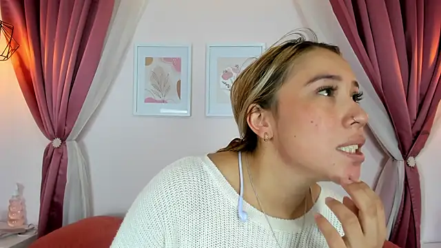 Snapshot of Lannajansen chatting on June 10, 2:27 pm Lannajansen online show from June 10, 2:27 pm