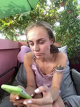 White Lu online show from February 8, 2:37 am