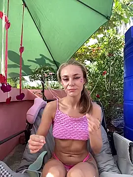 White Lu online show from February 14, 2:30 am