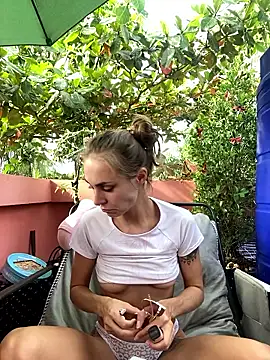 White Lu online show from February 19, 2:07 am