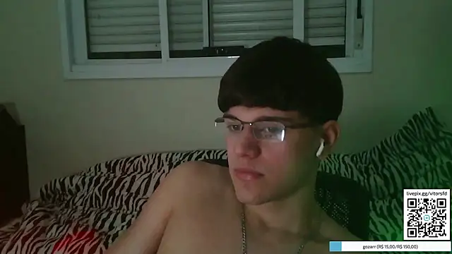 Snapshot of vitorsafado19 chatting on October 19, 5:08 am vitorsafado19 online show from October 19, 5:08 am