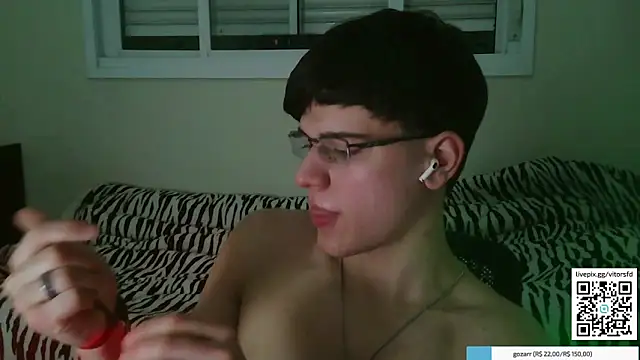 Snapshot of vitorsafado19 chatting on October 22, 1:28 am vitorsafado19 online show from October 22, 1:28 am