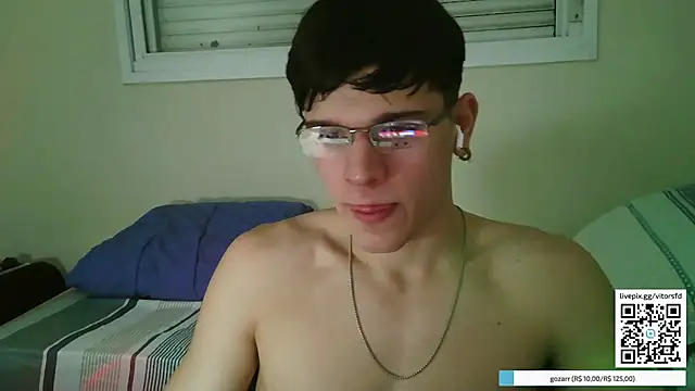 Snapshot of vitorsafado19 chatting on April 14, 1:11 am vitorsafado19 online show from April 14, 1:11 am
