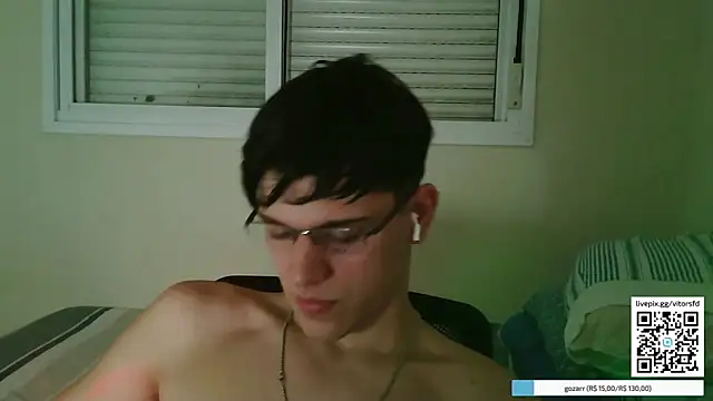 Snapshot of vitorsafado19 chatting on April 15, 1:01 am vitorsafado19 online show from April 15, 1:01 am