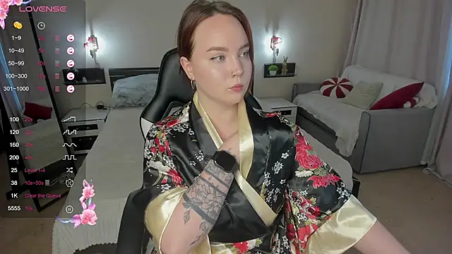 Snapshot of maya_suun chatting on July 3, 12:17 am maya suun online show from July 3, 12:17 am
