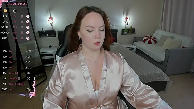 Snapshot of maya_suun chatting on August 3, 1:15 am maya suun online show from August 3, 1:15 am