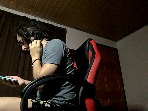 Snapshot of Nooneisthis chatting on October 16, 8:15 am Nooneisthis online show from October 16, 8:15 am