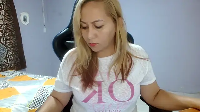Snapshot of mariana0x chatting on March 4, 6:18 pm mariana0x online show from March 4, 6:18 pm