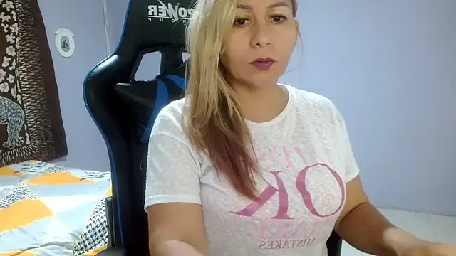 Snapshot of mariana0x chatting on March 5, 12:05 am mariana0x online show from March 5, 12:05 am