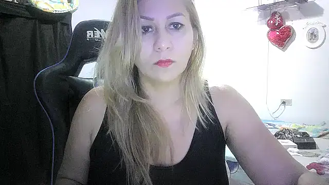 Snapshot of mariana0x chatting on October 9, 1:42 pm mariana0x online show from October 9, 1:42 pm