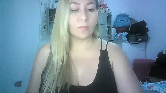 Snapshot of mariana0x chatting on May 24, 7:41 pm mariana0x online show from May 24, 7:41 pm