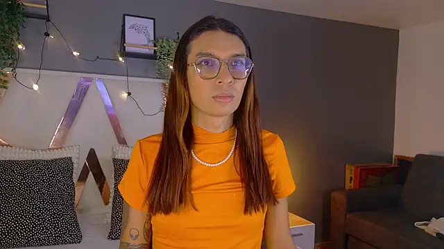 LauraaGomezz   online show from October 13, 7:36 pm