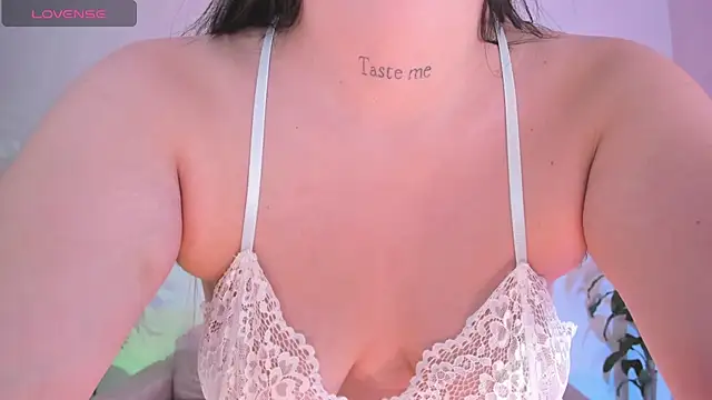 Snapshot of Hannah_Jonhson chatting on November 29, 4:26 am Hannah Jonhson online show from November 29, 4:26 am