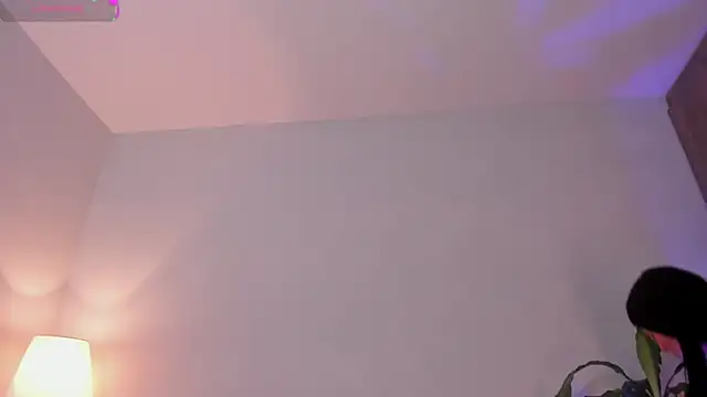 Hannah Jonhson online show from April 29, 1:43 am