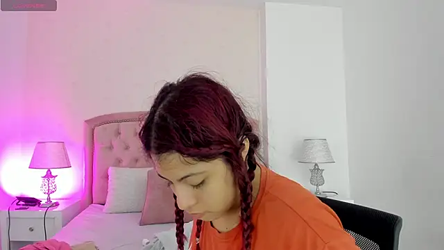 Snapshot of Kendall__Fox chatting on October 27, 6:06 am Kendall Fox online show from October 27, 6:06 am