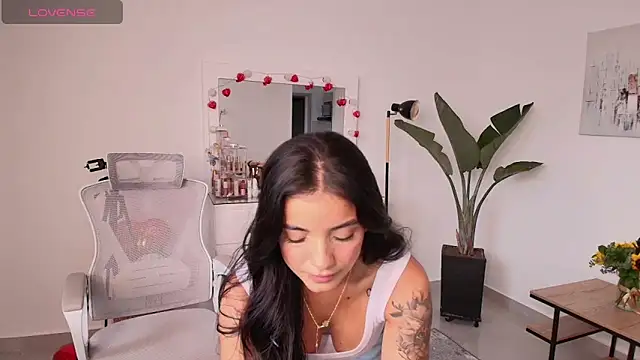 Snapshot of LairaScott chatting on February 26, 9:25 pm LairaScott online show from February 26, 9:25 pm