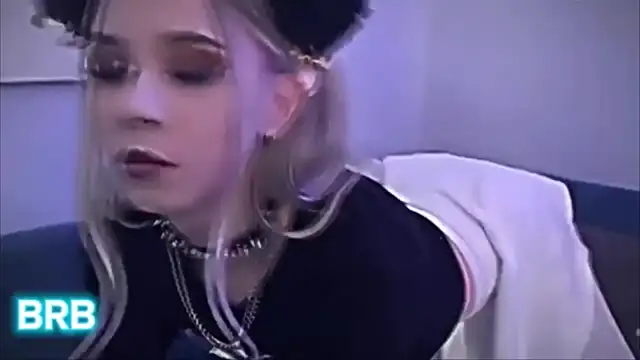 Snapshot of Shiny_Jennifer chatting on February 14, 7:59 am Shiny Jennifer online show from February 14, 7:59 am